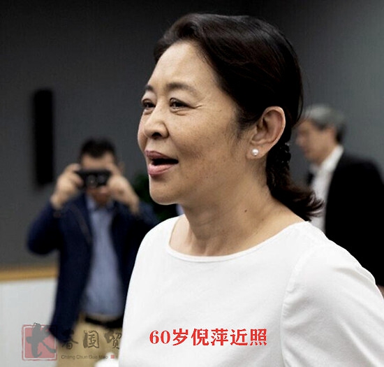 倪萍30年前主持旧照曝光 模样青涩灿笑侃侃而谈
