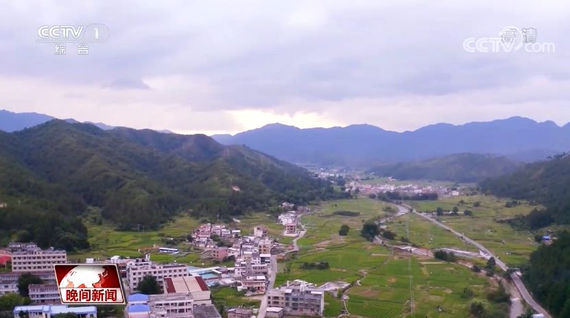 广东河源连平县溪山镇中心小学美术老师,九连真人乐队成员阿龙:《莫欺