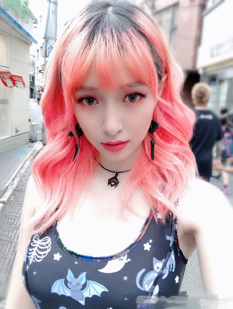 曝天王巨星约他老婆开房,晒聊天记录,周杰伦罗志祥等被波及_张倚雯