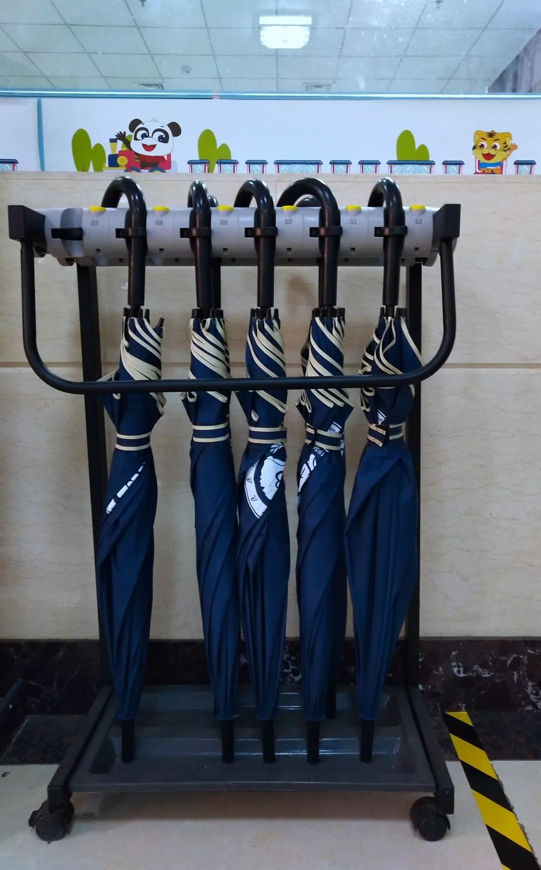 共享雨伞自助复印自助存取柜智能雾化自助购物让"智慧医疗"深入医院