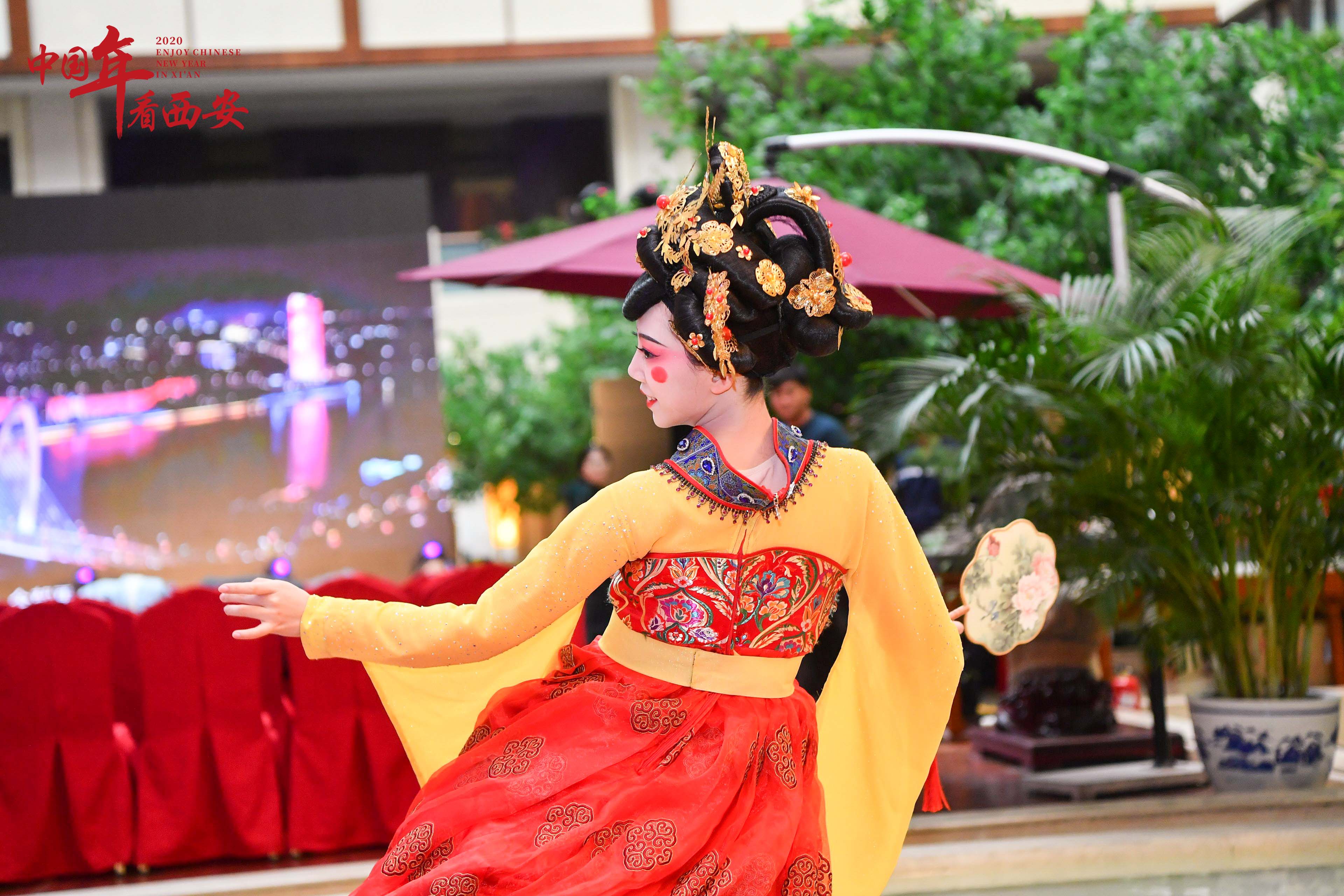 "中国年·看西安"2020春节系列文化旅游活动 邂逅网红"不倒翁小姐姐"_