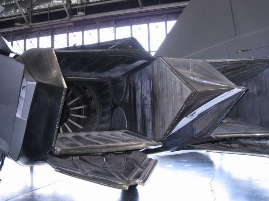 原创细看f22二元矢量喷口又粗又笨像来自铁匠铺歼20的更先进