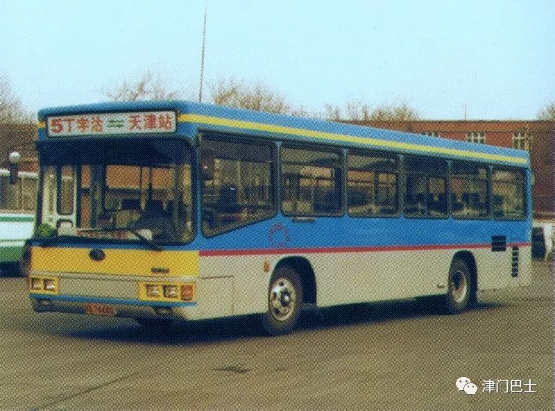 车辆型号bk6100e,自编号1-0722,十米汽油机后置车,后期在611路和21路