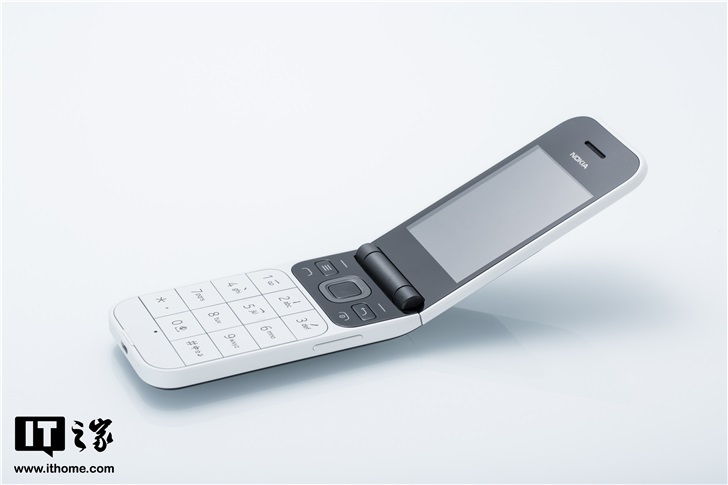 【it之家开箱】诺基亚2720 4g翻盖手机图赏:内外双屏