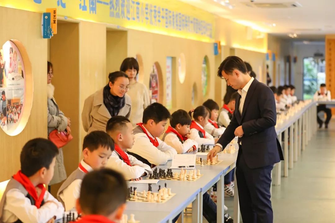 智"汇"江南—2019年江南小学优秀学子国际象棋国际特级大师章钟回