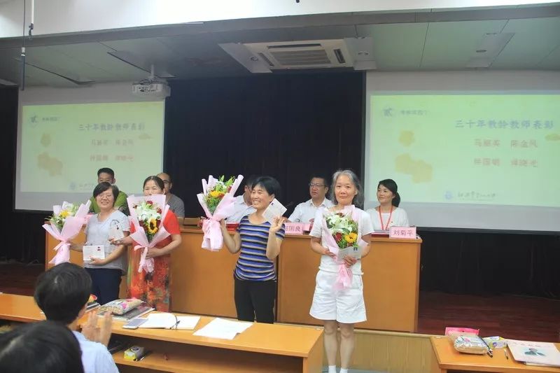 庆祝新中国七十华诞,弘扬新时代尊师风尚 ——建功中学庆祝第35个教师