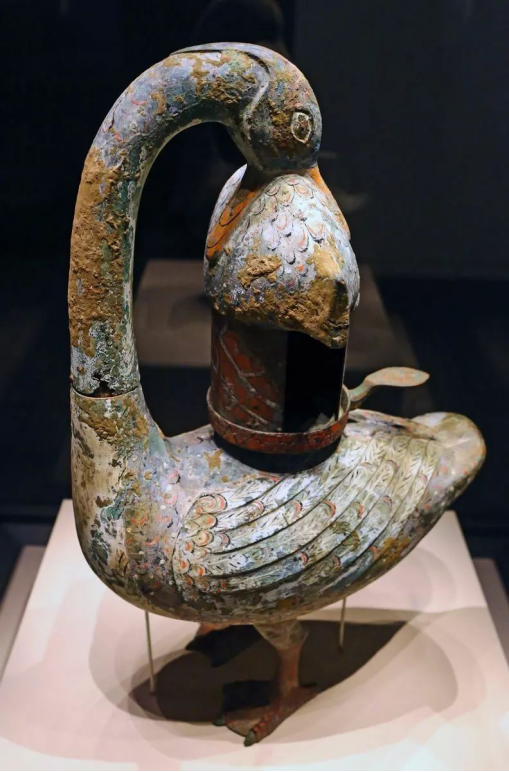 彩绘雁鱼铜灯— 彩绘雁鱼铜灯 —∣ 西汉时期(公元前206年