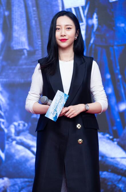 苗圃新剧破局1950将播搭档何明翰笑果累累