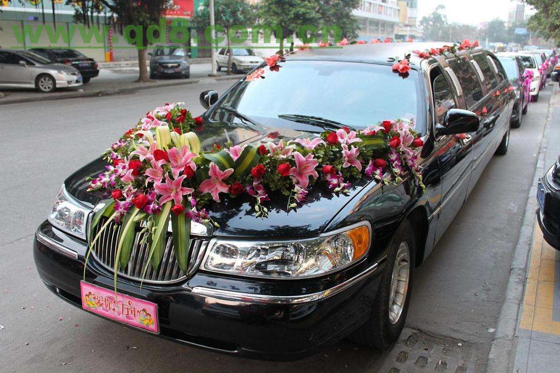 婚车气球装饰方法