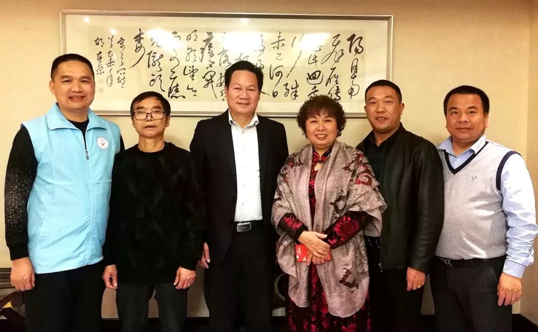 走近荣誉二倍感亲切倍受鼓舞胡连荣会长在晋江热情接待胡氏全国访亲团