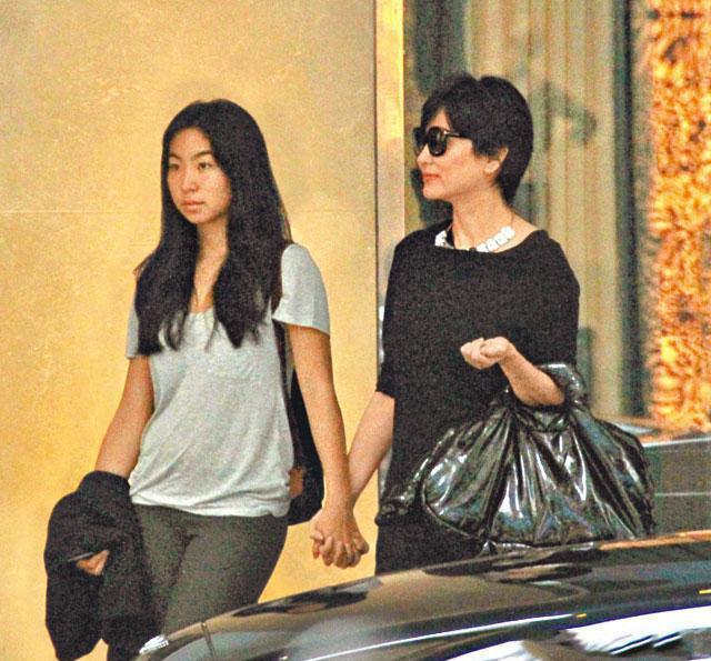 林青霞大女儿近况曝光,当上班族领2万月薪,一年不到成团队领袖_邢爱林