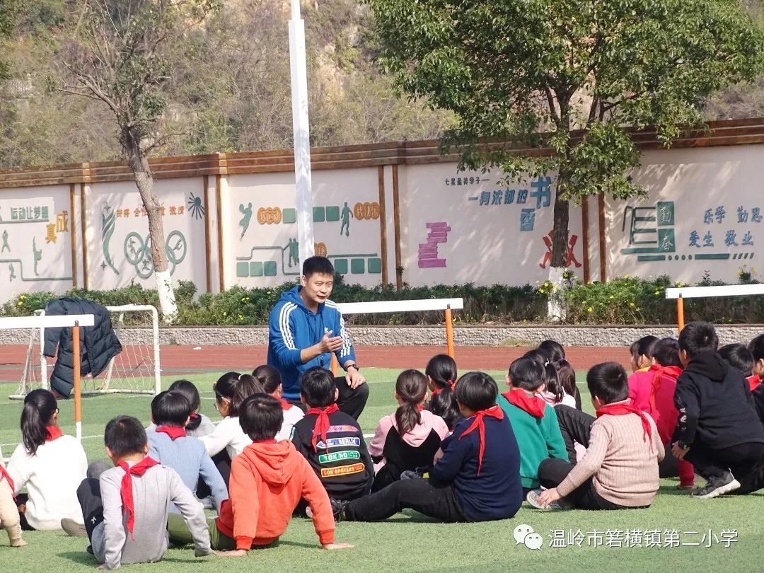 玉环市城关中心小学 吕文凯四节示范课后,来自台州市各县市区的教师们