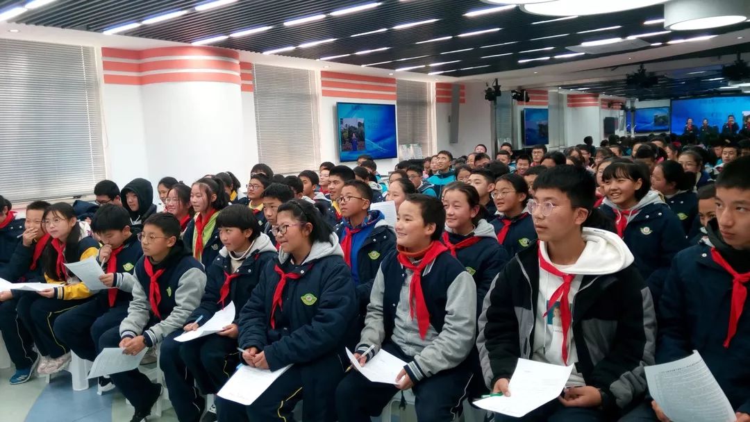 听党话跟党走领巾更鲜艳共康中学举行第二十一次少代会闭幕式暨大队委