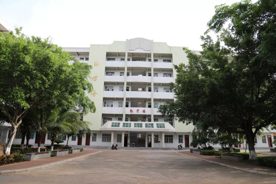 海南西部名校临高中学