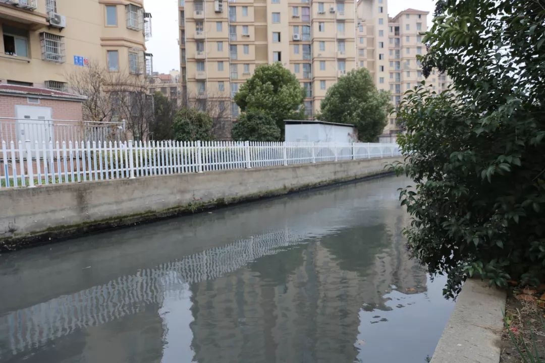 已完成新建板涵,管涵各1座,目前正在施工沿蘇州路北京路至