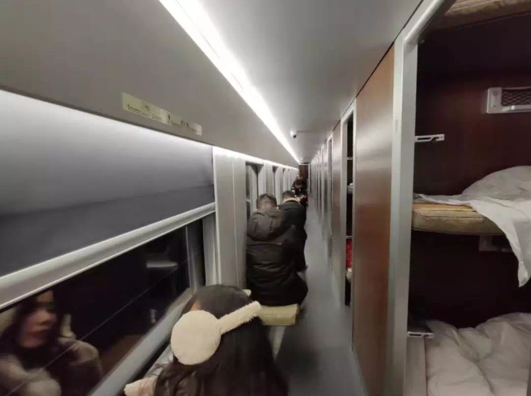 不容易打湿据列车长介绍d746次动车组列车共有十