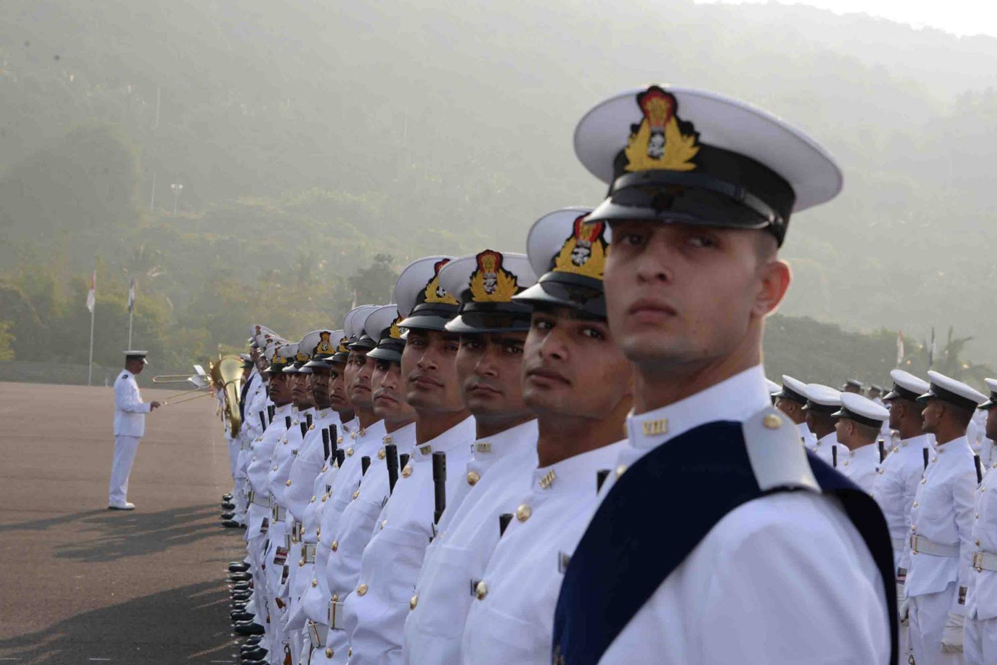 受鄰國美女誘惑,11名印度海軍士兵涉洩密,印海軍:禁用智能手機