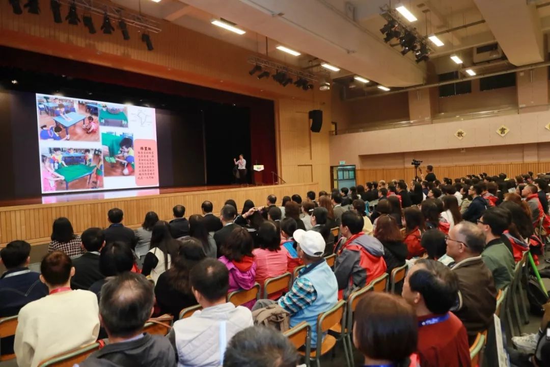 香港將軍澳香島中學校長鄧飛主講