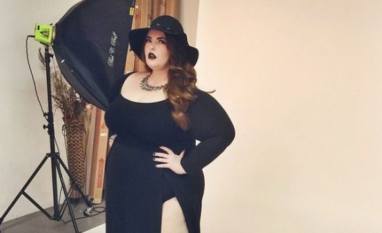 这位女模特如果只看身材的话,绝对不是很多人认知当中的美女,因为她的