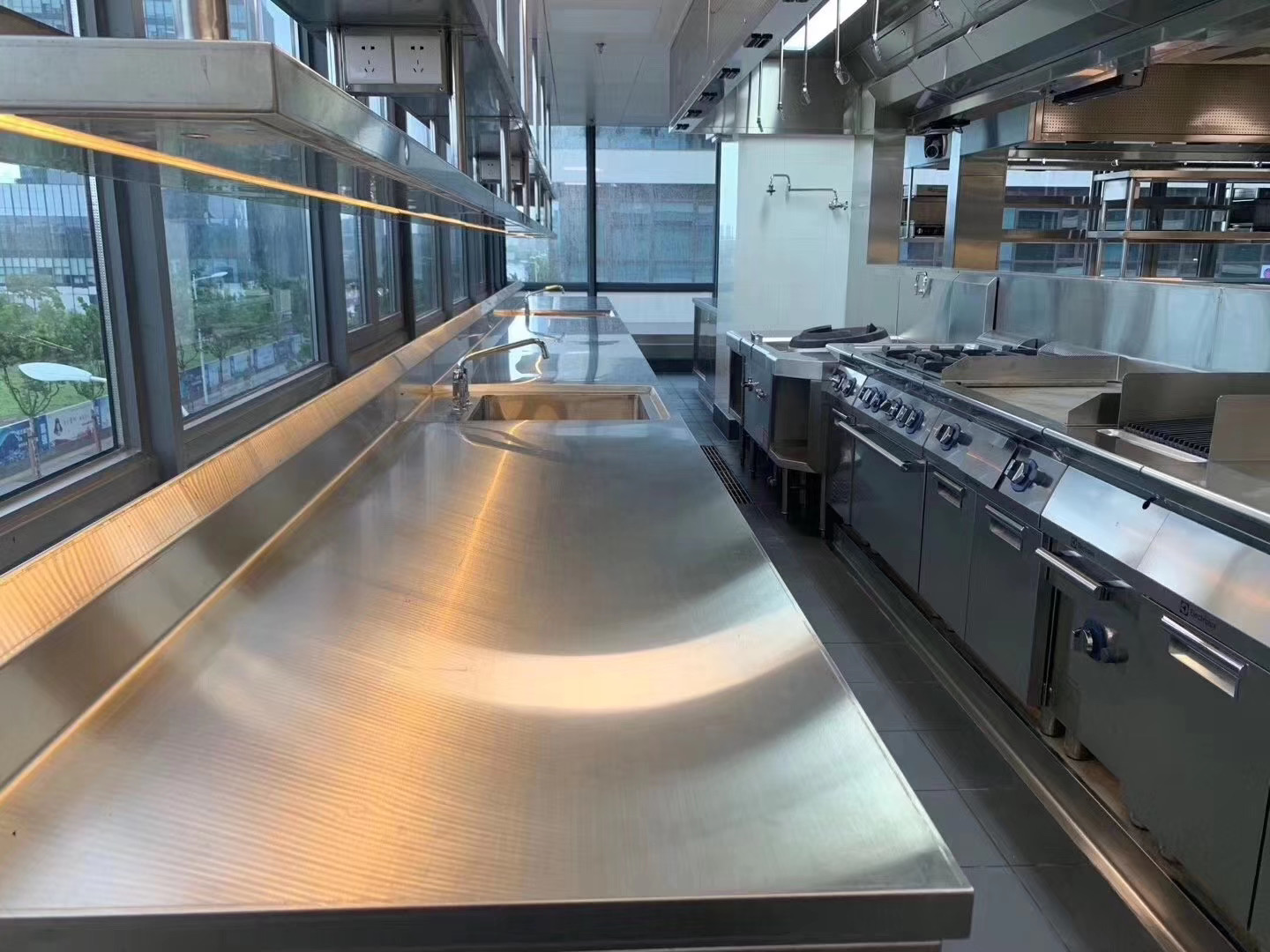 大型厨房工程必备设备厨房炉灶设备分类有哪些