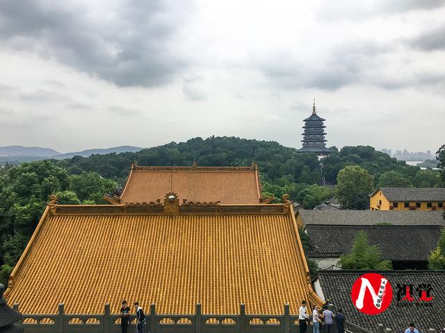 如果大家想要看淨慈寺的全景,那就可以去雷鋒塔的頂部看,小夥伴們聽到