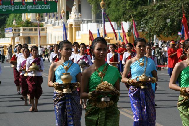 东盟服装十色五光