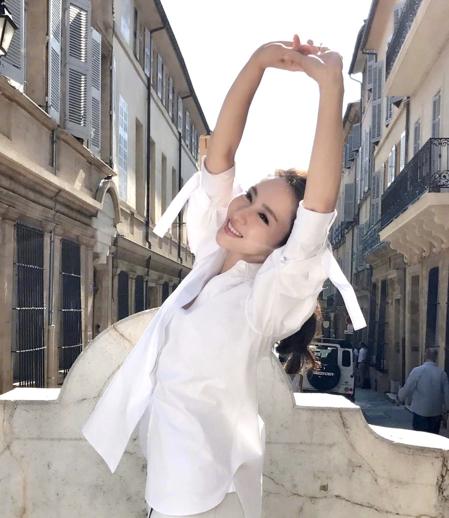 "最美赵敏"黎姿近照曝光,穿白衬衣气质如少女,看不出有49岁