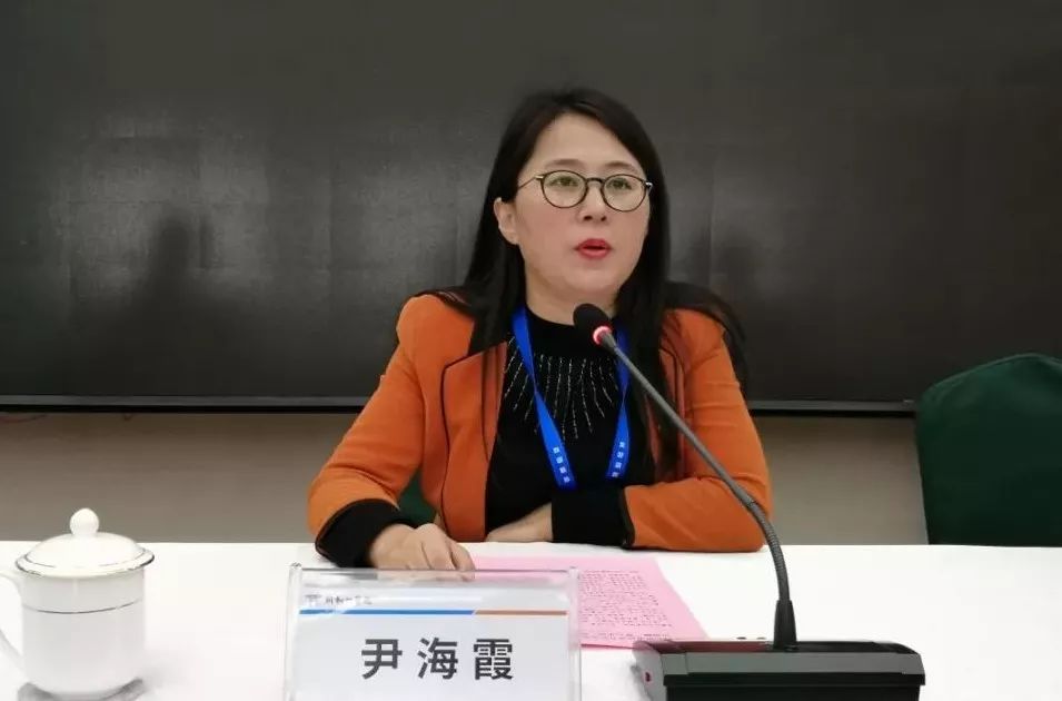 浓浓情意送去节日礼物深深爱心褪去冬日寒冷