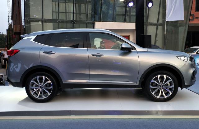 魏派vv6搭配2.0t动力,颜值经典又耐看,整体气场十足