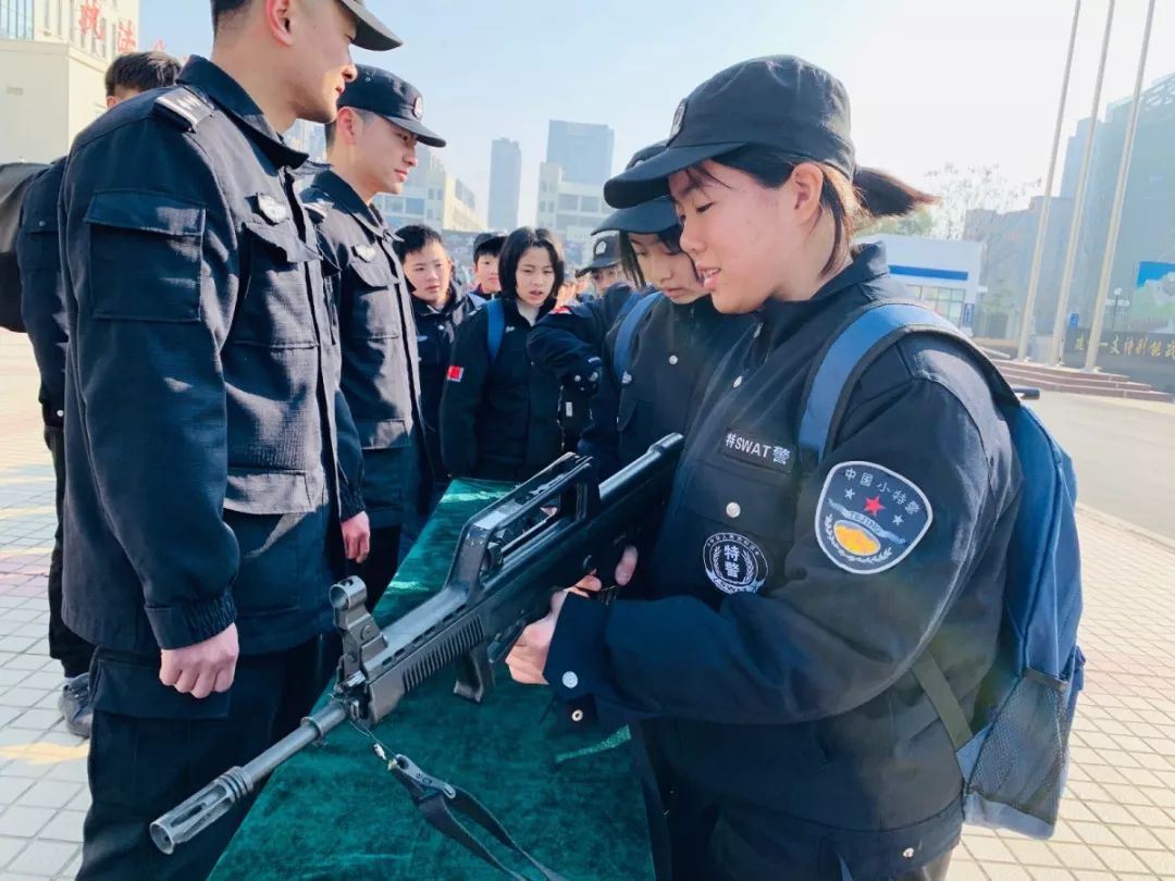 这个寒假圆孩子一个警察梦2020少年警校警营冬训营来啦