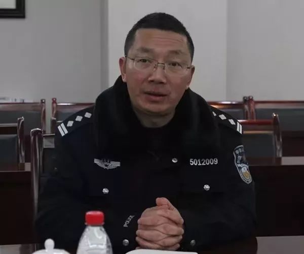 渝都监狱党政委崔跃翔在动员中指出:要提高认识,统一思想,深刻认识大