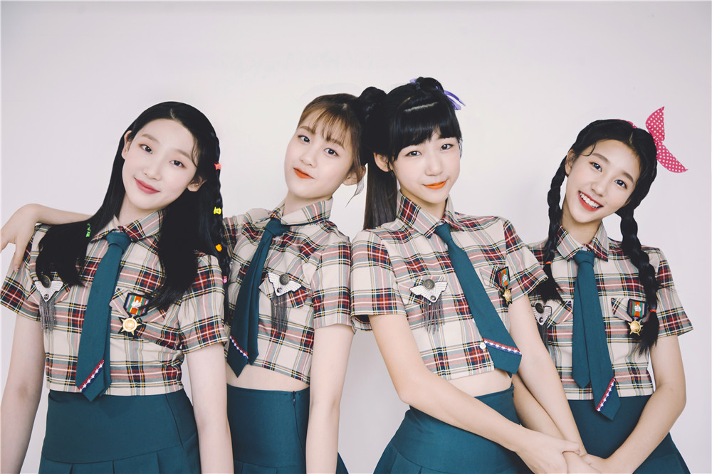 mv上线的同时,is girl女团已经开始进入第二首单曲的练习中了,据成员