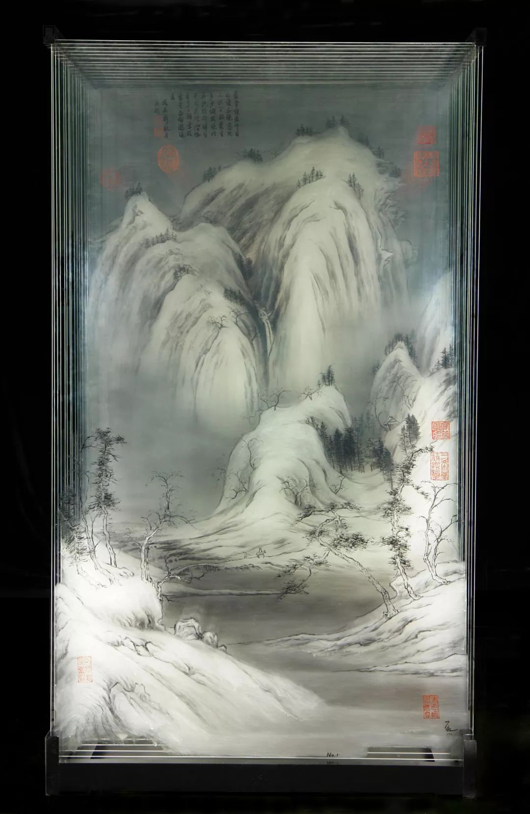 夏小万,《古山水之巨然雪山图》,玻璃,颜料,176×97×83cm,2008,龙