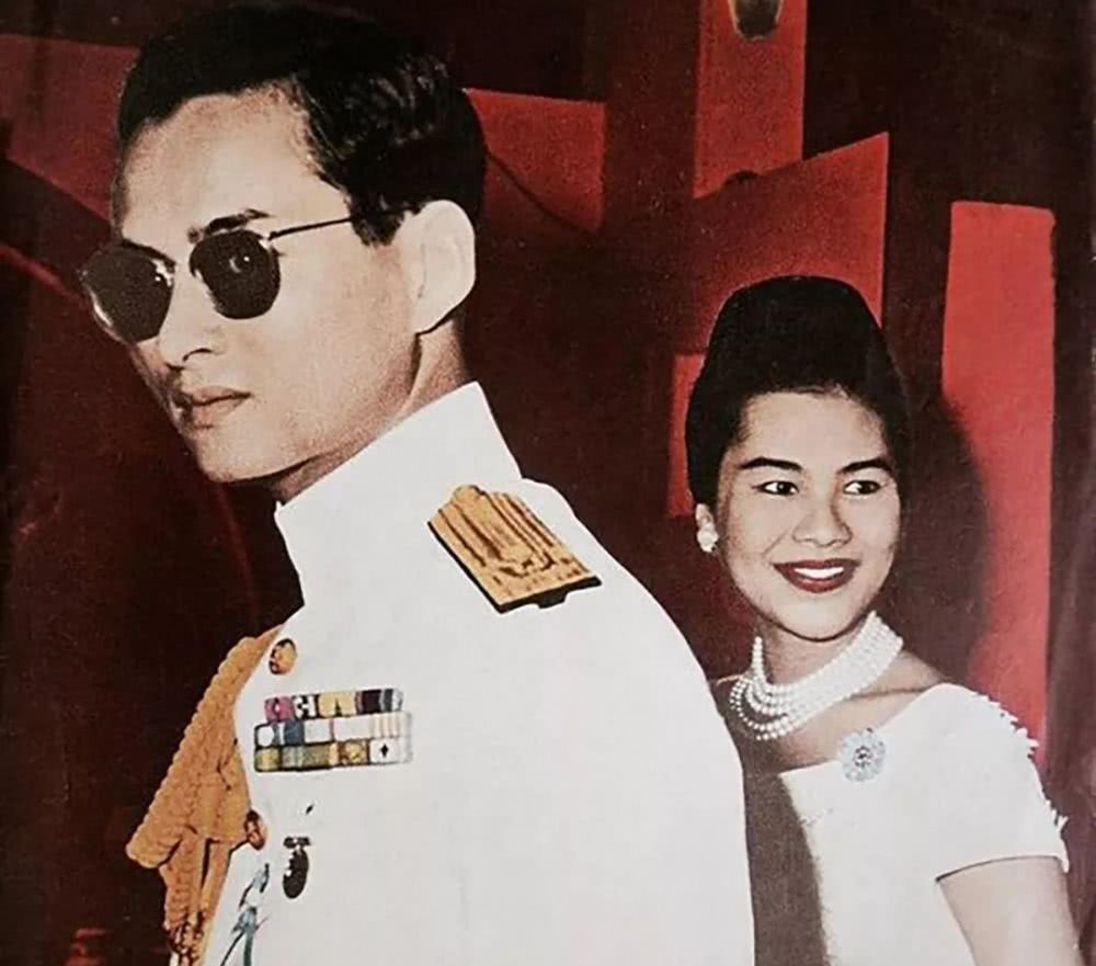 诗丽吉胆大包天,让儿子参加保镖情人葬礼,母子联手伤害普密蓬!