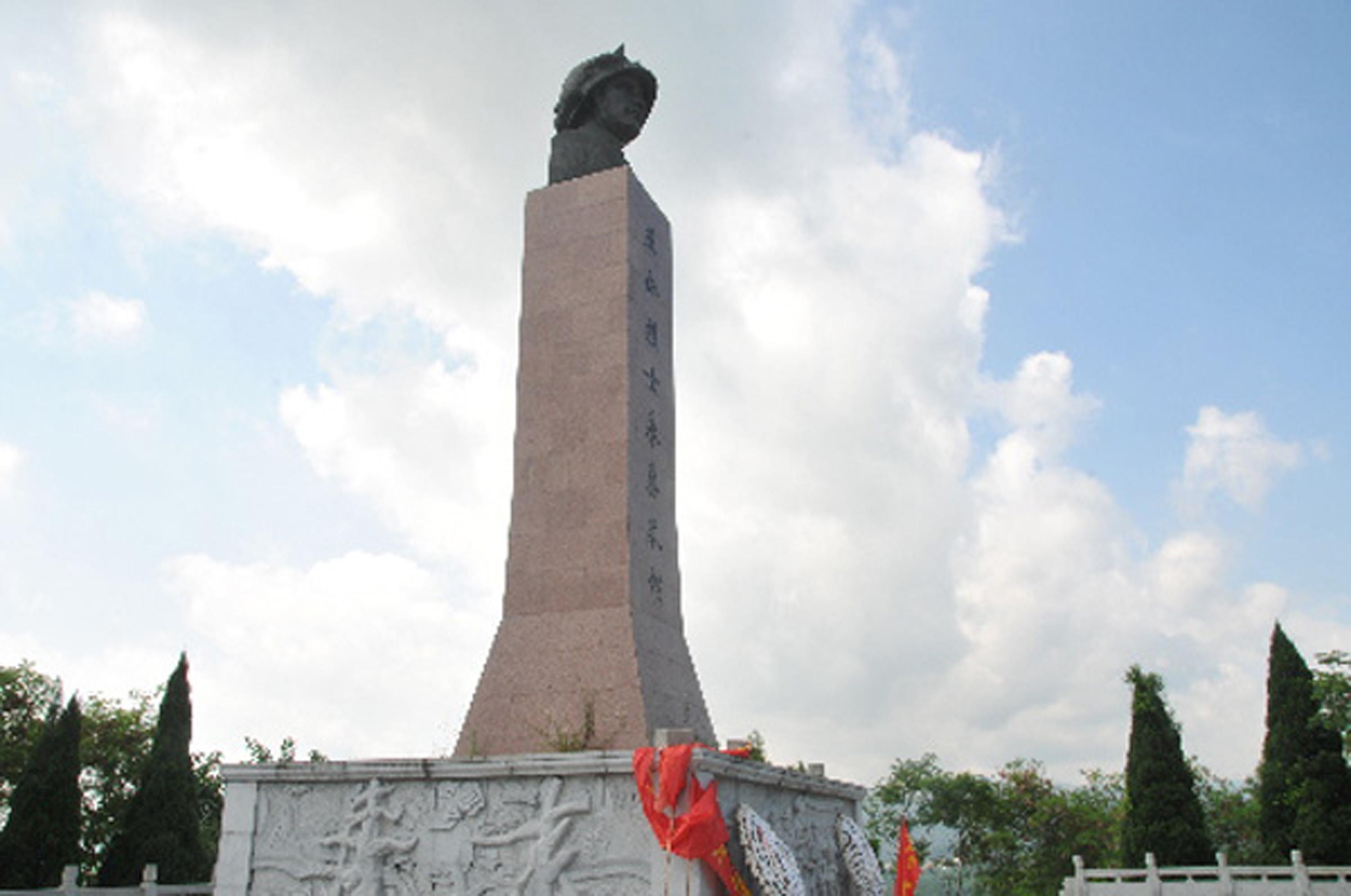 【法卡山烈士陵园纪念碑】返回搜狐,查看更多