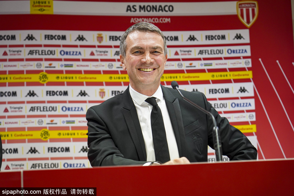 法甲摩纳哥召开新闻发布会前西班牙国家队代理主教练莫雷诺成为新帅