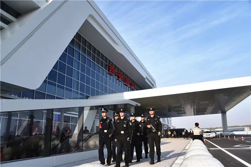 吉安西站调图高铁多达66趟铁路民警守护您平安出行