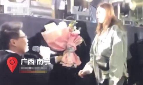 被男友演唱会求婚当场晕倒？看看别人家的求婚，柠檬酸了吗？