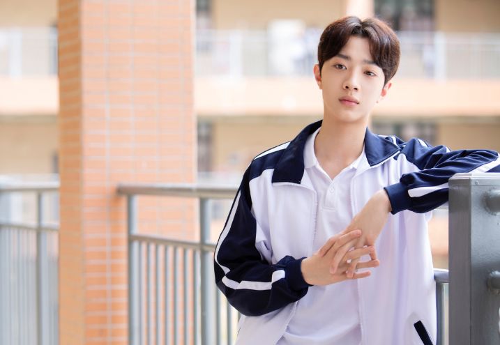 2019的最后一天,我竟然还在沉迷校服少年