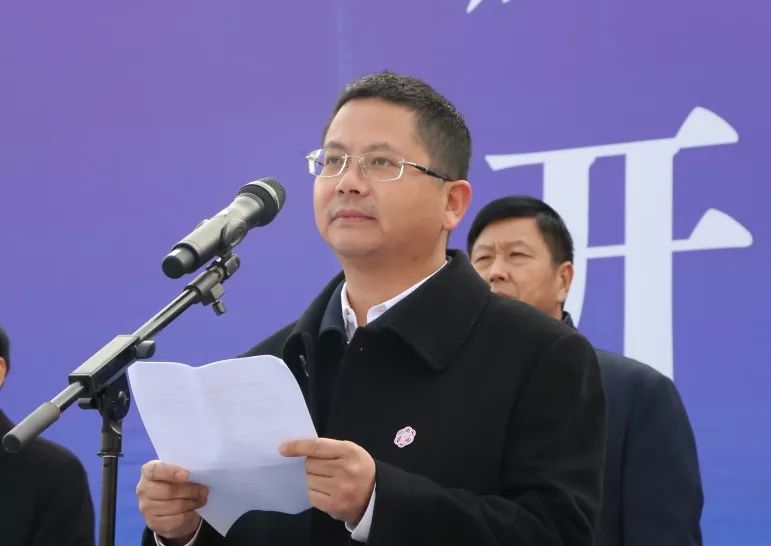 朱俊平作动员讲话,他强调,此次开工动员大会,既是成都轨道交通加速成