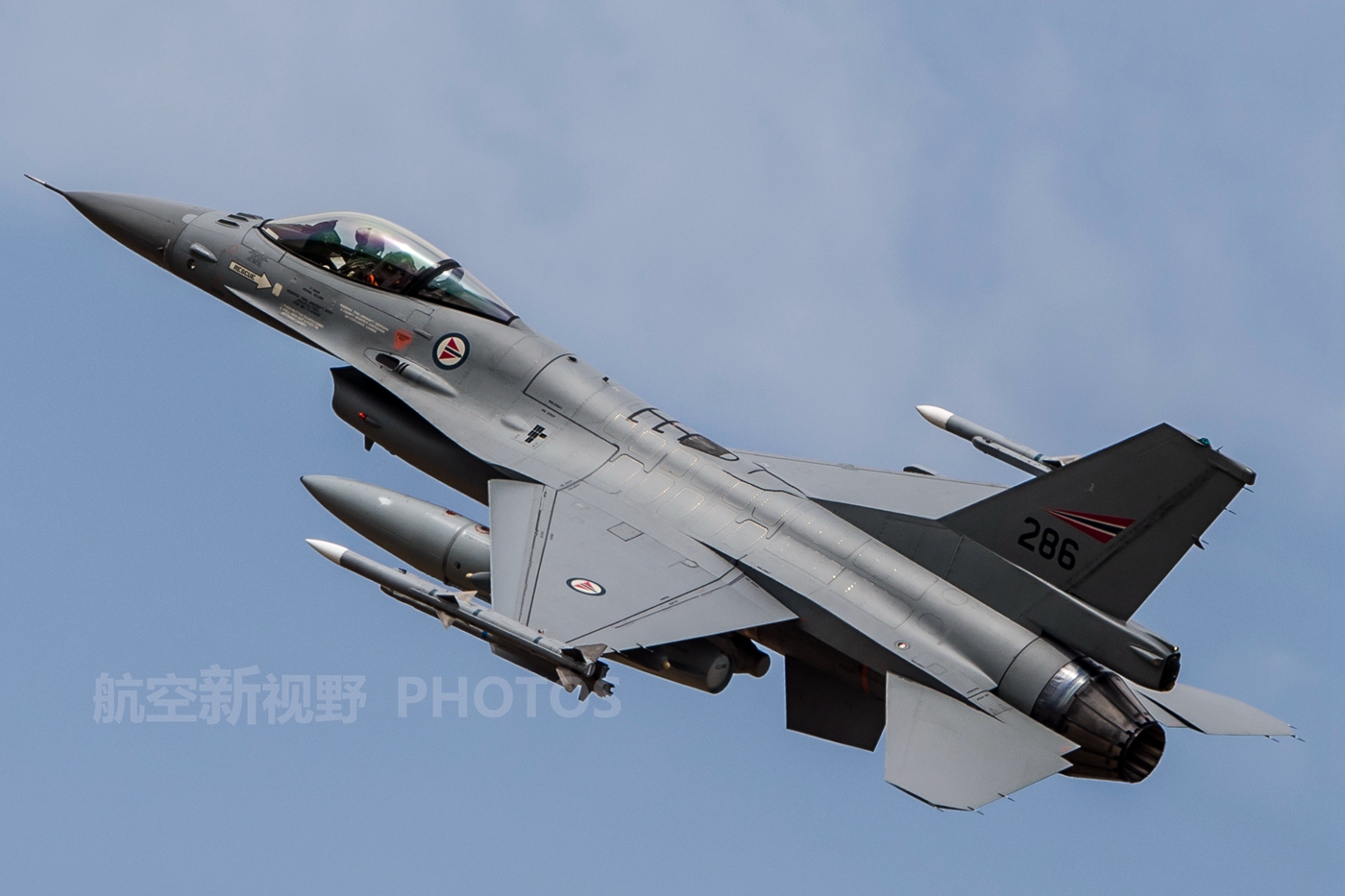 原创挪威空军f-16战机图集,老旧战机可挂四代弹,战斗力依然不俗