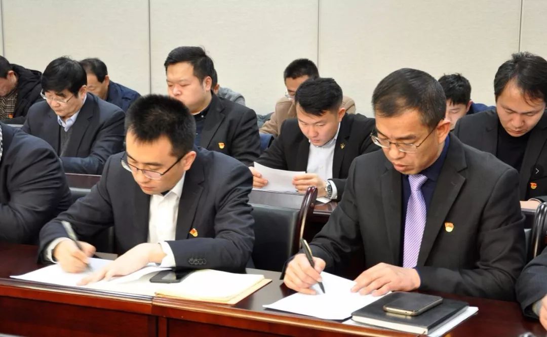 随后，检查组与公司领导班子成员、副总师、部分机关部门负责人、基层党支部书记及党员代表、职工代表进行个