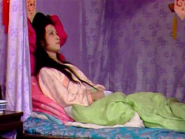 胡庸医看到尤二姐立刻魂飞魄散是惊骇她的美貌还是病势