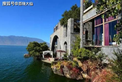 杨丽萍月亮宫被查封表面绚丽夺目里面太肮脏