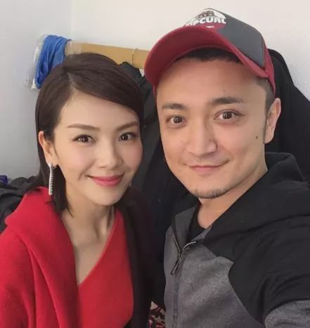 尼格买提2013年和新疆美女帕夏古丽·都鲁坤走进了婚姻殿堂.