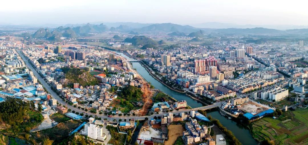 幸福都是奋斗出来的钟山县大力提升城市建设品位速写