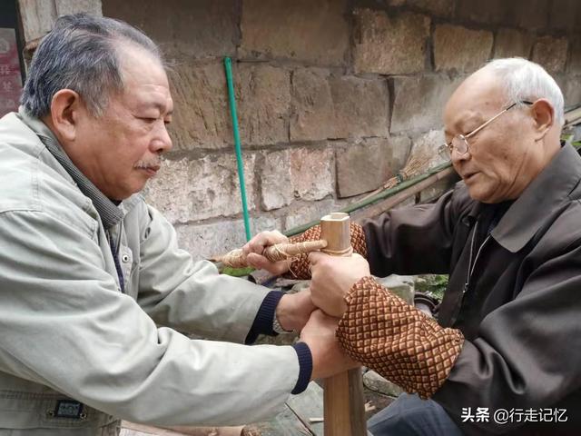 师傅教徒弟捆扎