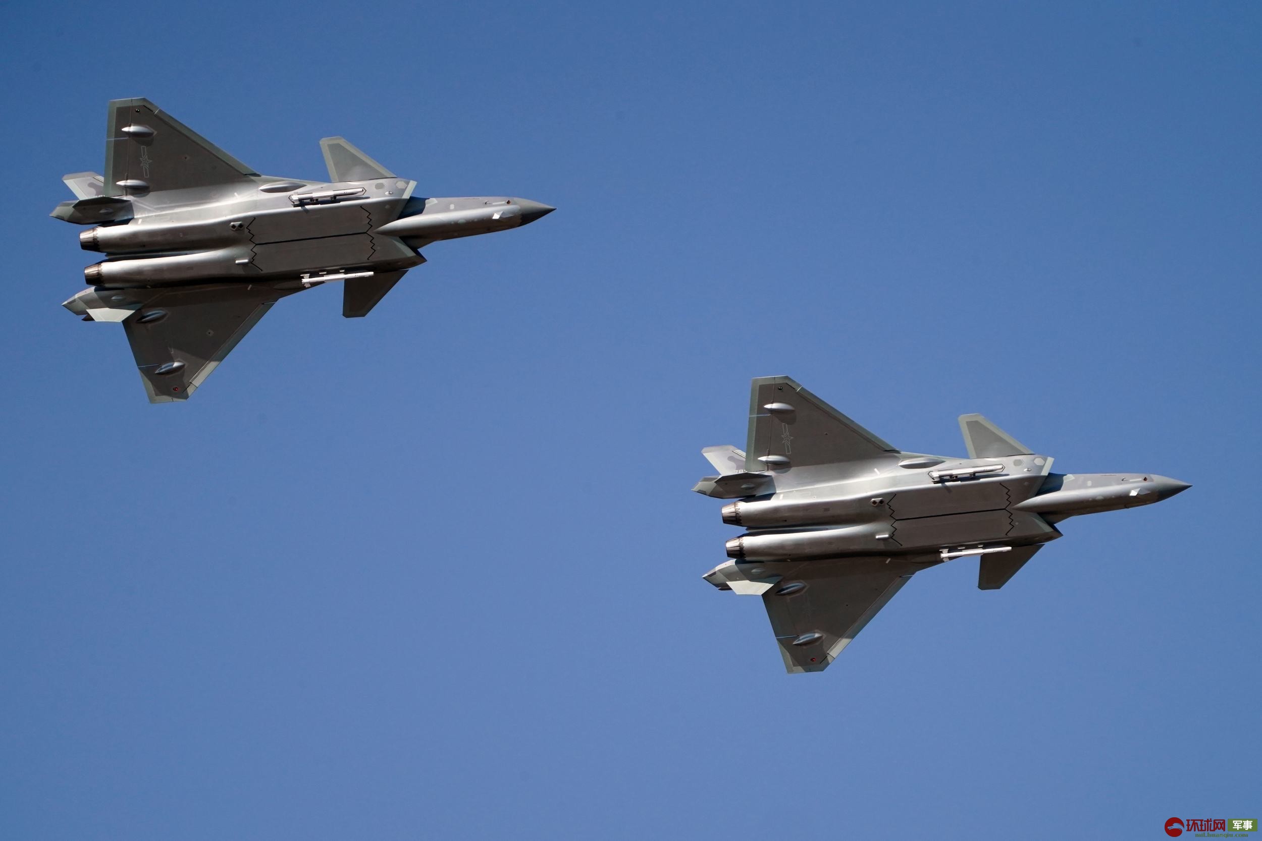 2020年第一天来看解放军三款"20"战机高清美图