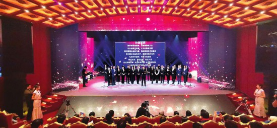 跨年诗歌朗诵音乐会暨“诗意中国走进吉林”活动举行_创作