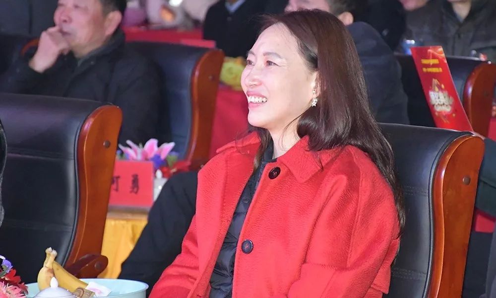 南京心连心艺术团主持人 汪海波北京联泰互动传媒公司董事长 阿丽江苏